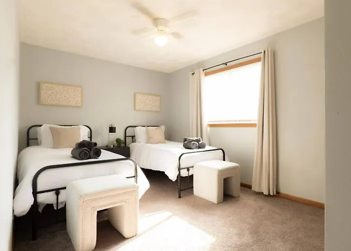 Holiday home The Family Haven - 3bd 3ba In East Peoria
